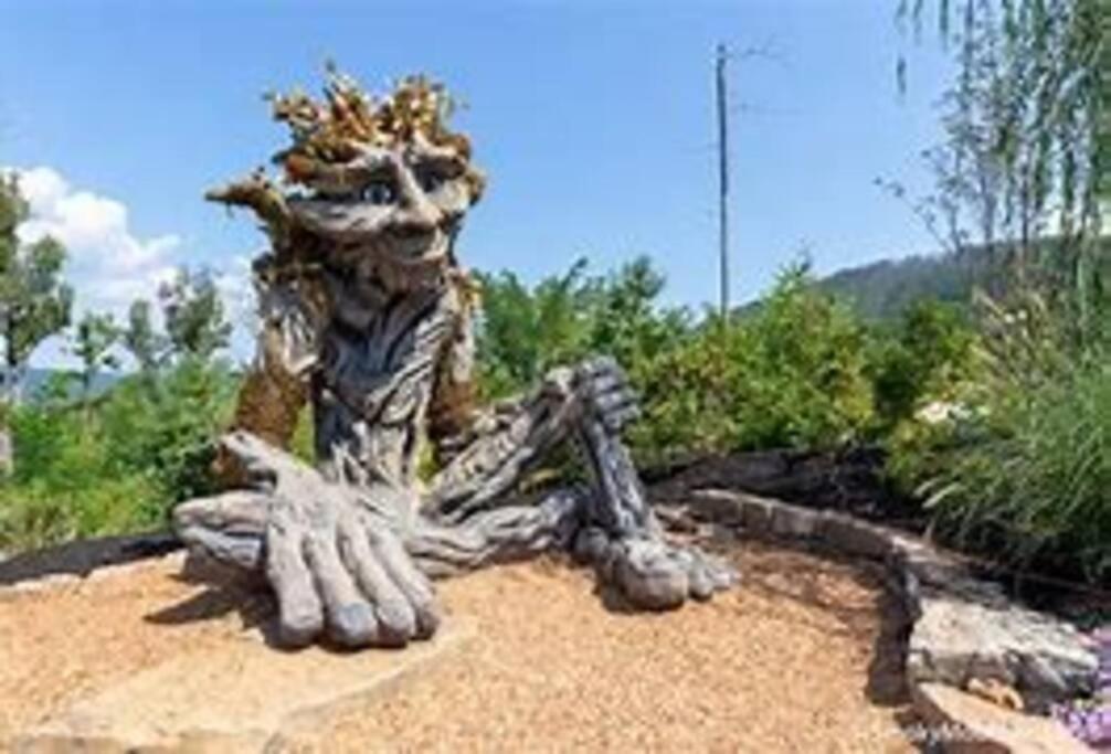 1 Mi To Dollywood Mins To All Attractions & Gsmnp Sevierville Bagian luar foto